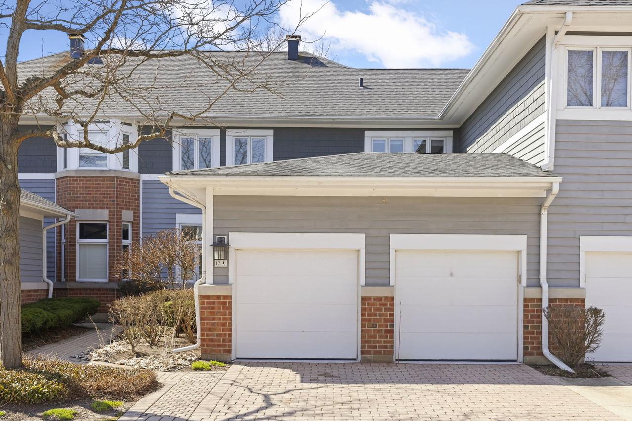 17 Mashie Ct., Woodridge, IL 60517