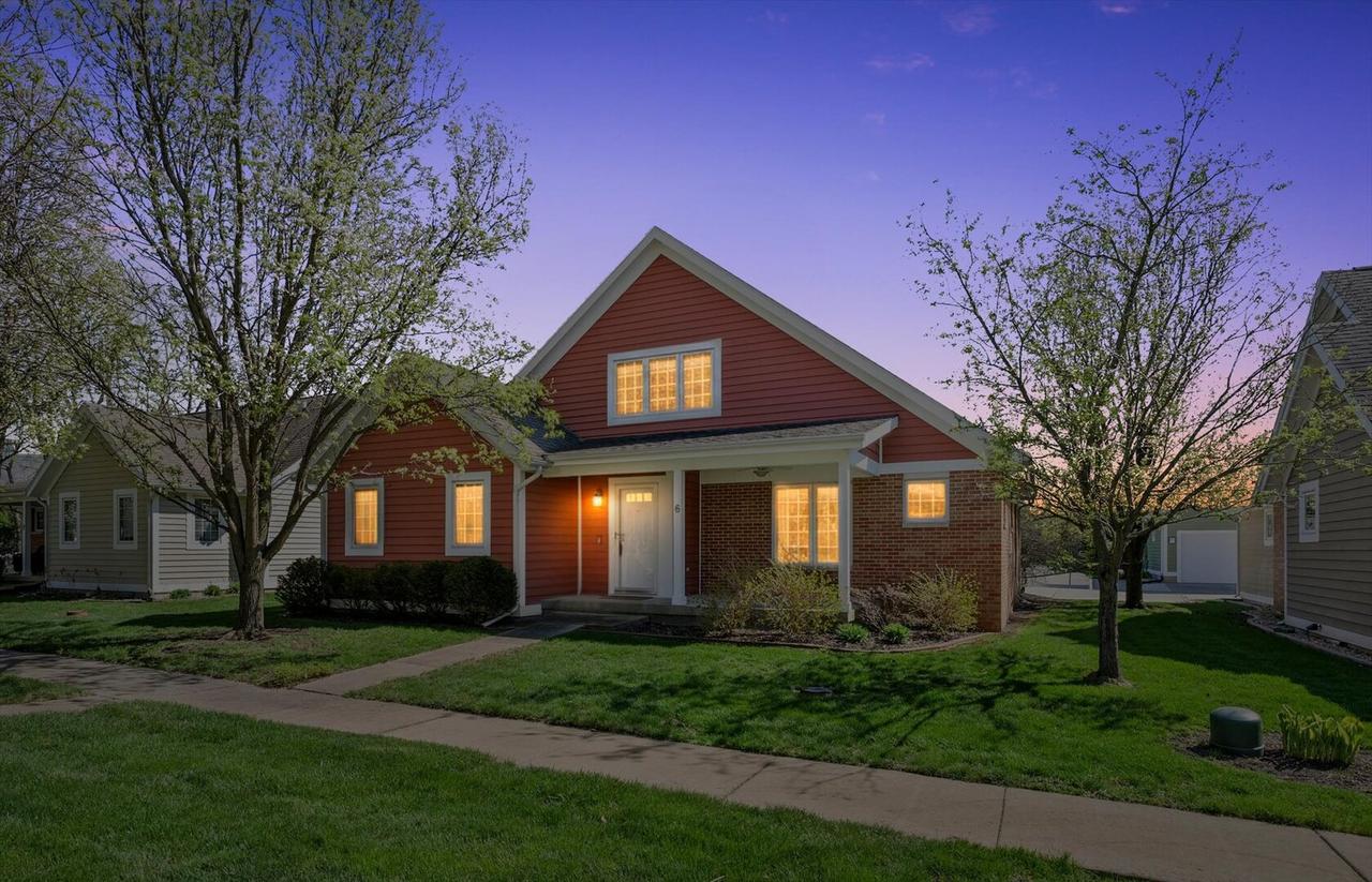 6 Hedgerow Ct., Monticello, IL 61856