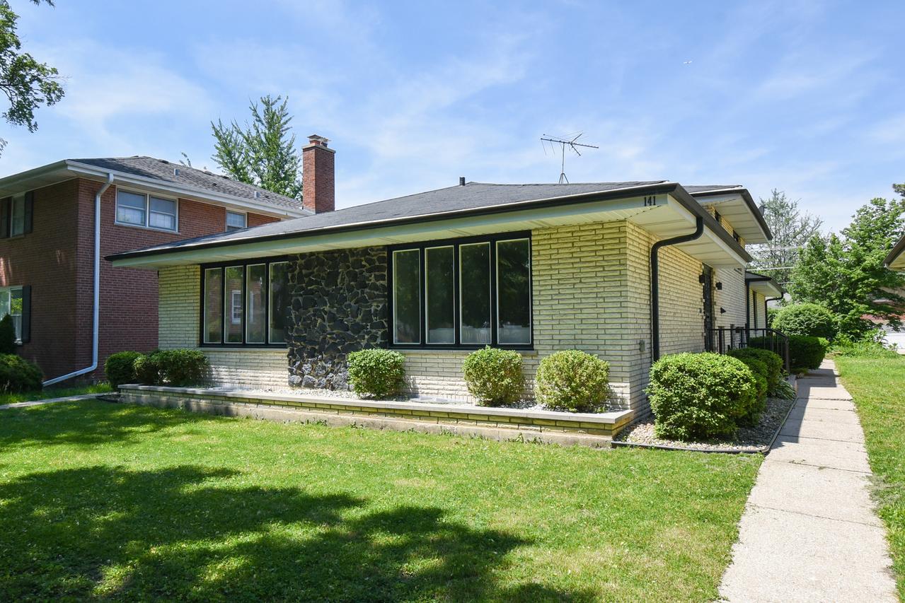 141 Wesley Ave., Oak Park, IL 60302