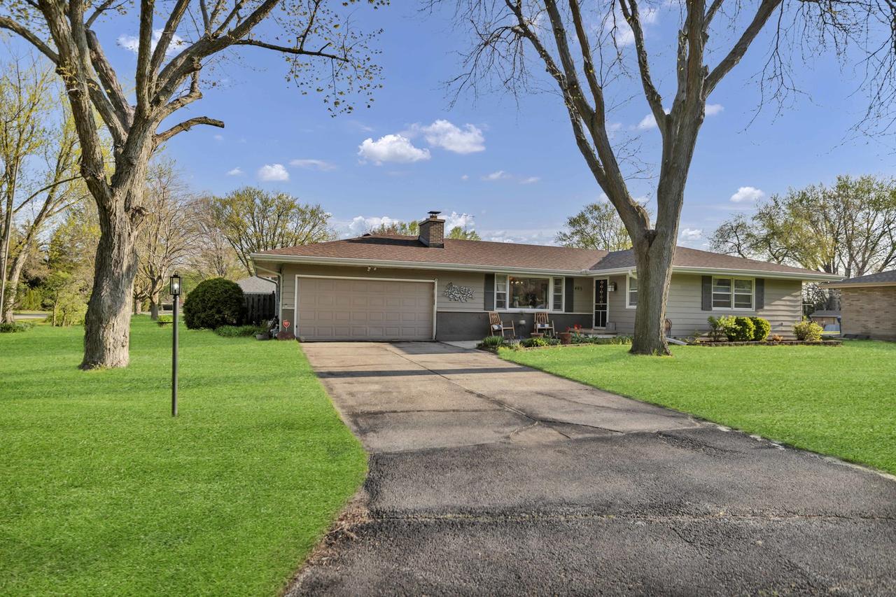 405 Thomas Dr., Sycamore, IL 60178