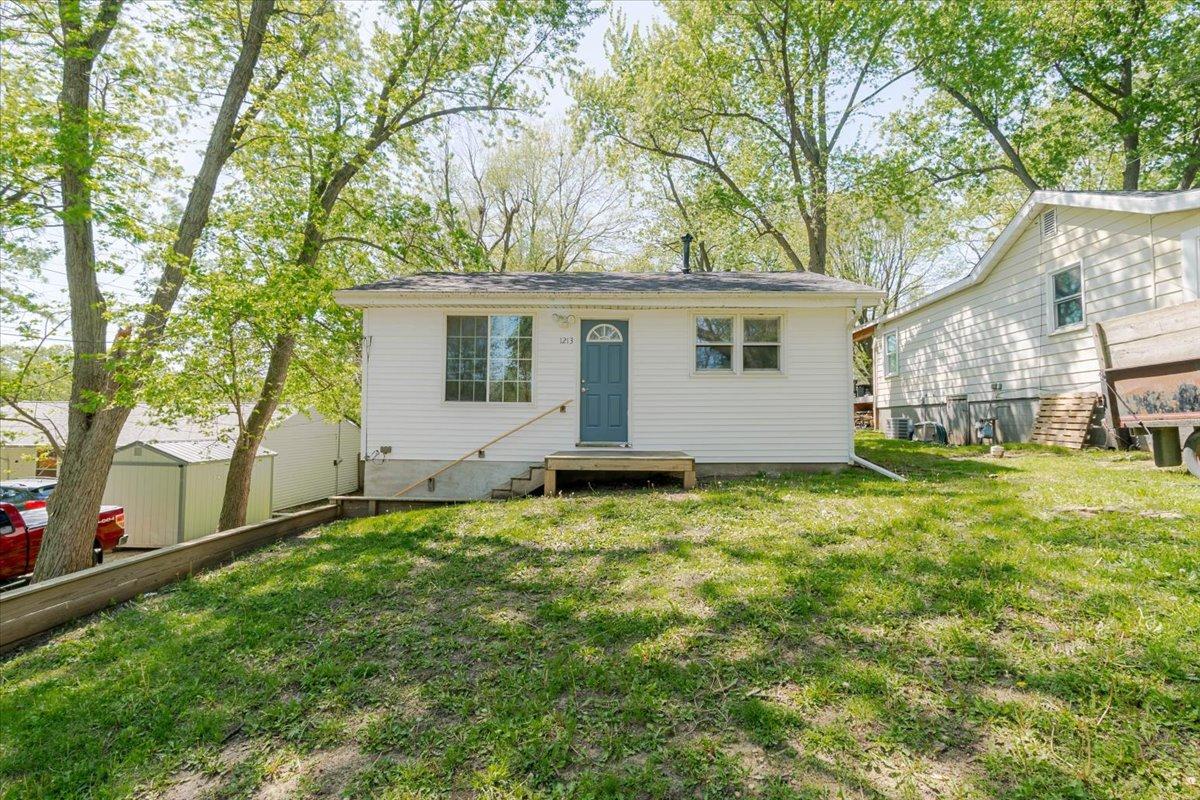 1213 Barker St., Bloomington, IL 61701