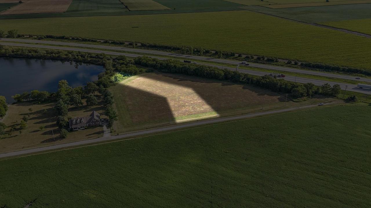 11 Moss Dr., Farmer City, IL 61842