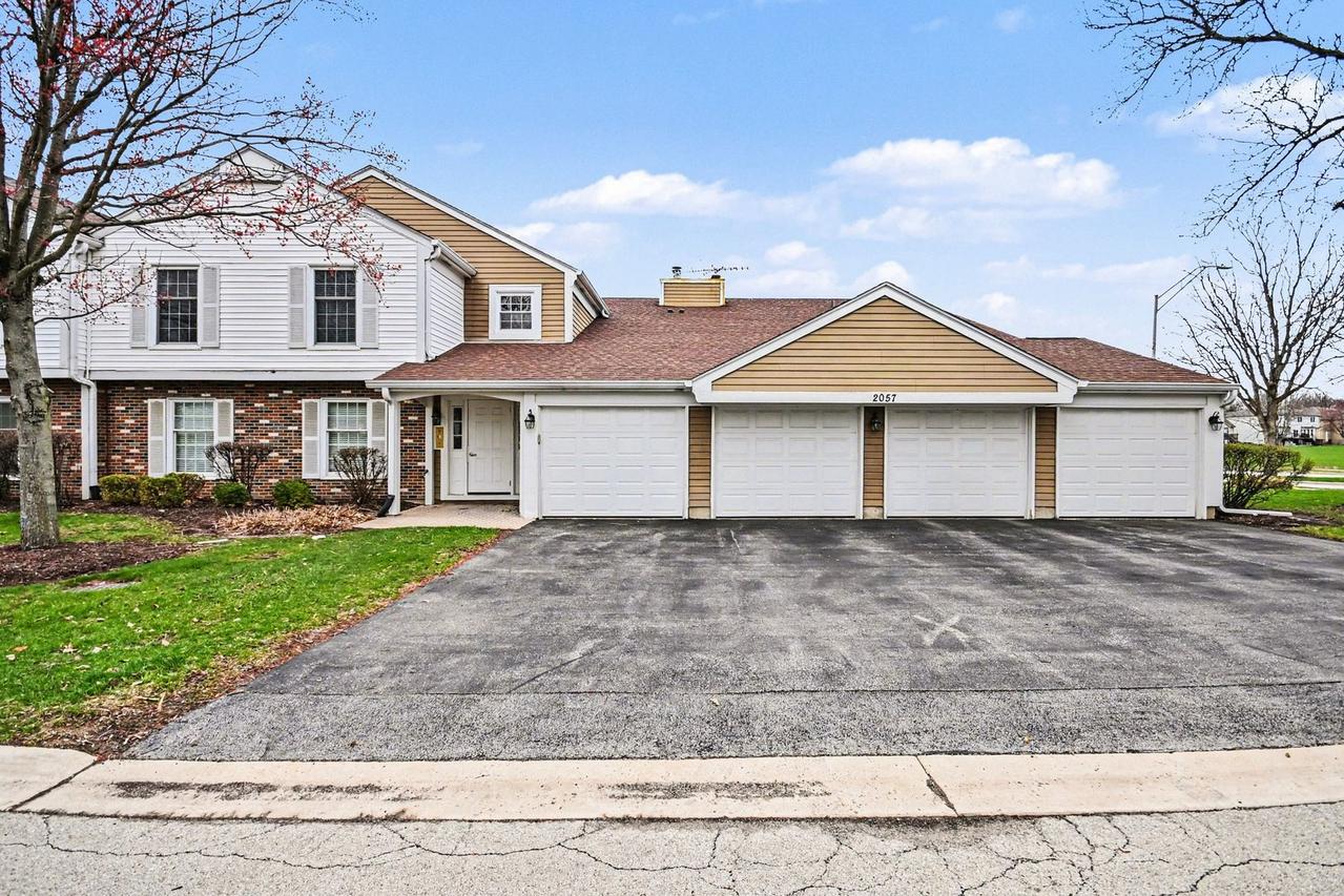 2057 Lancaster Cir. #102D, Naperville, IL 60565