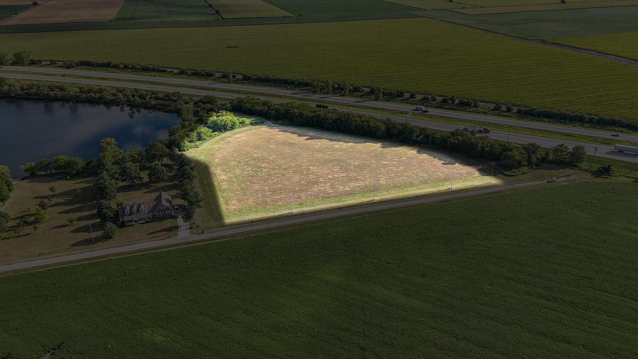 10 Moss Dr., Farmer City, IL 61842