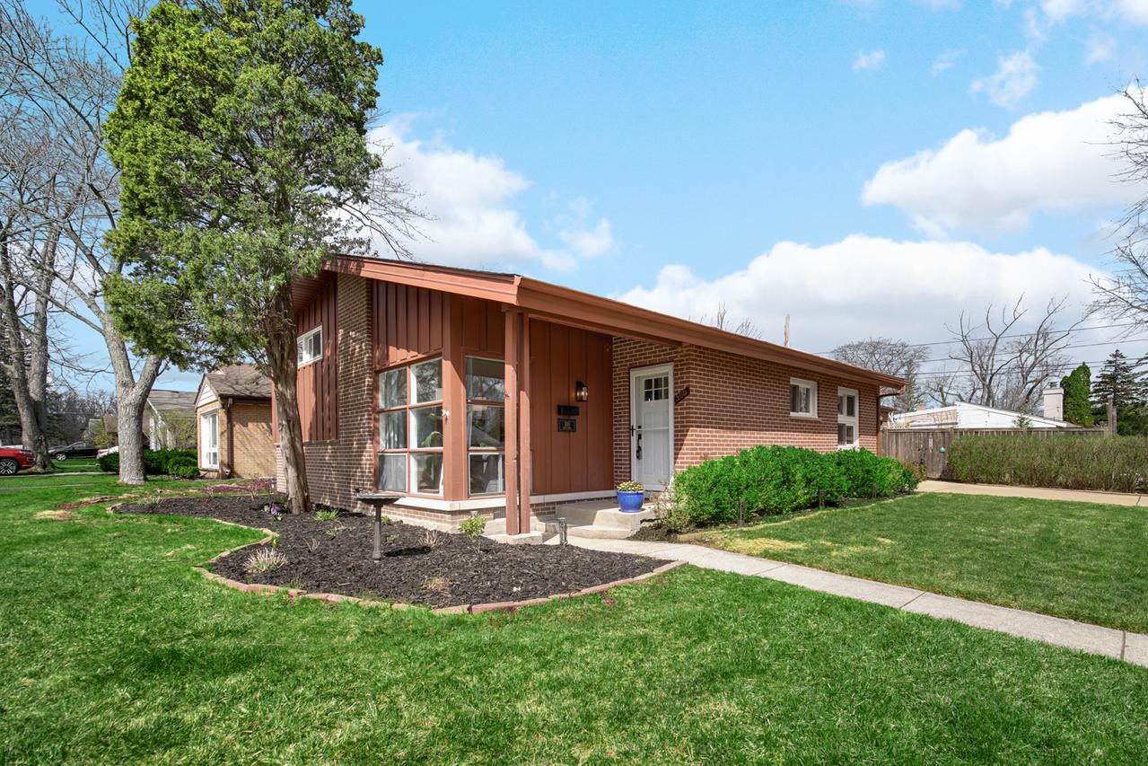 300 Voltz Rd., Northbrook, IL 60062