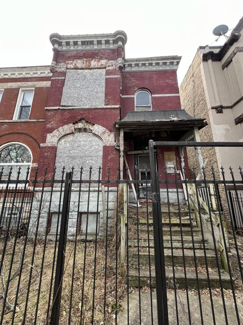 3345 W Monroe St., Chicago, IL 60624