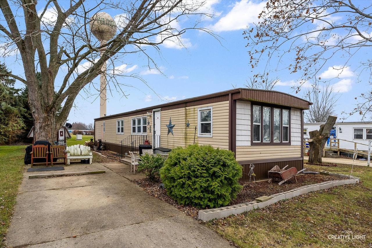 5 Hickory Ln., Sandwich, IL 60548