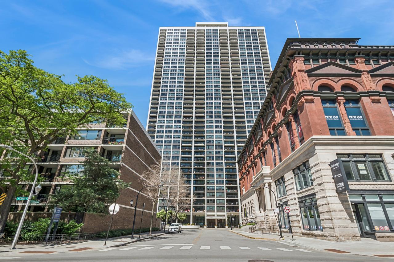 1560 N Sandburg Ter. #1801J, Chicago, IL 60610