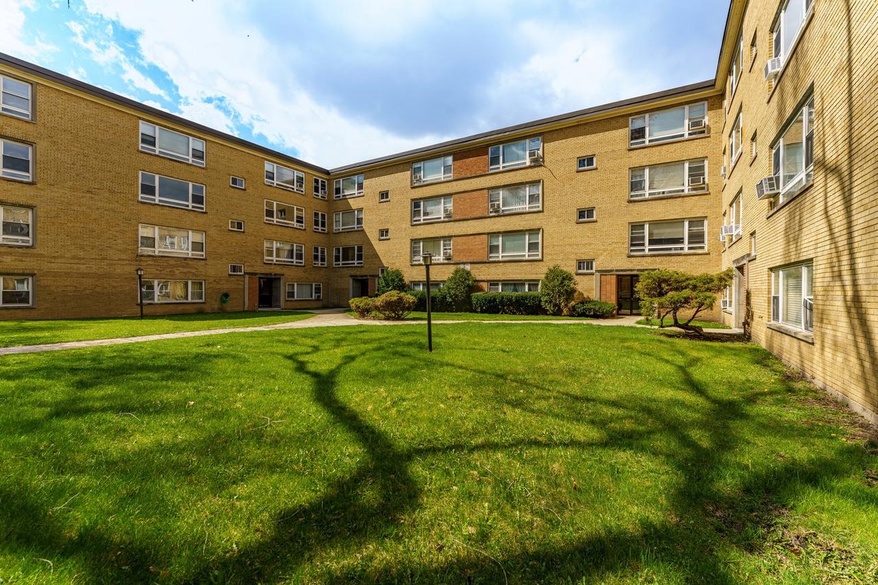 6100 N Damen Ave. #2A, Chicago, IL 60659