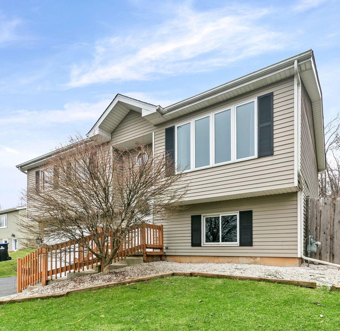 2402 Michael St., Wonder Lake, IL 60097