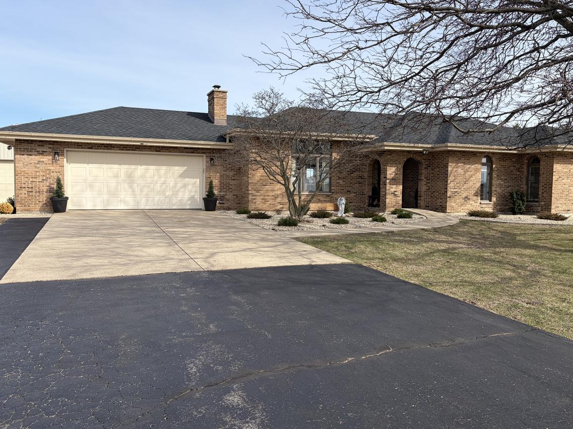 17245 County Line Rd., Plainfield, IL 60586