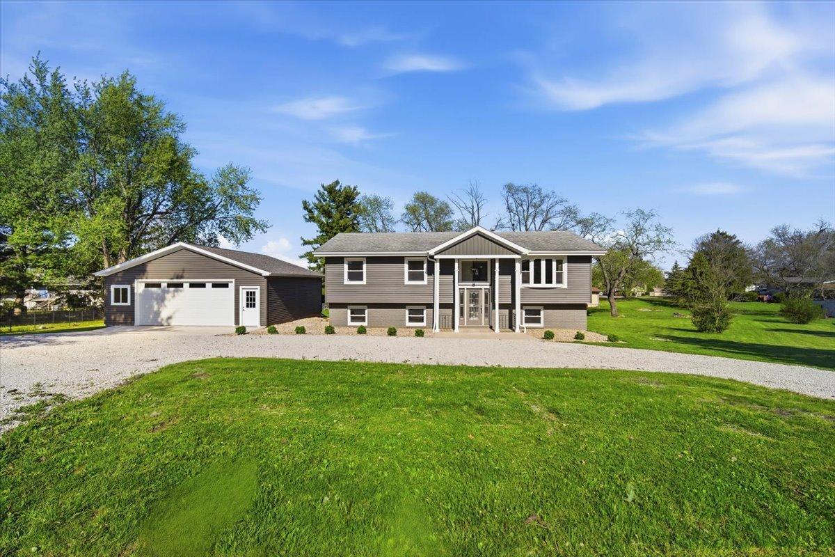 9646 Ridgewood Ct., Bloomington, IL 61705