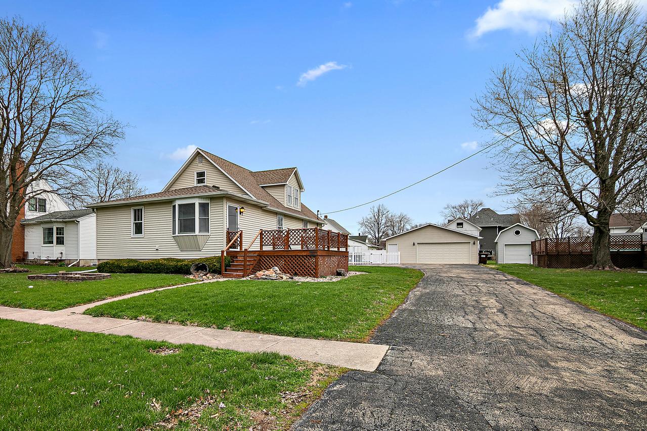 203 E Lake St., Ashkum, IL 60911