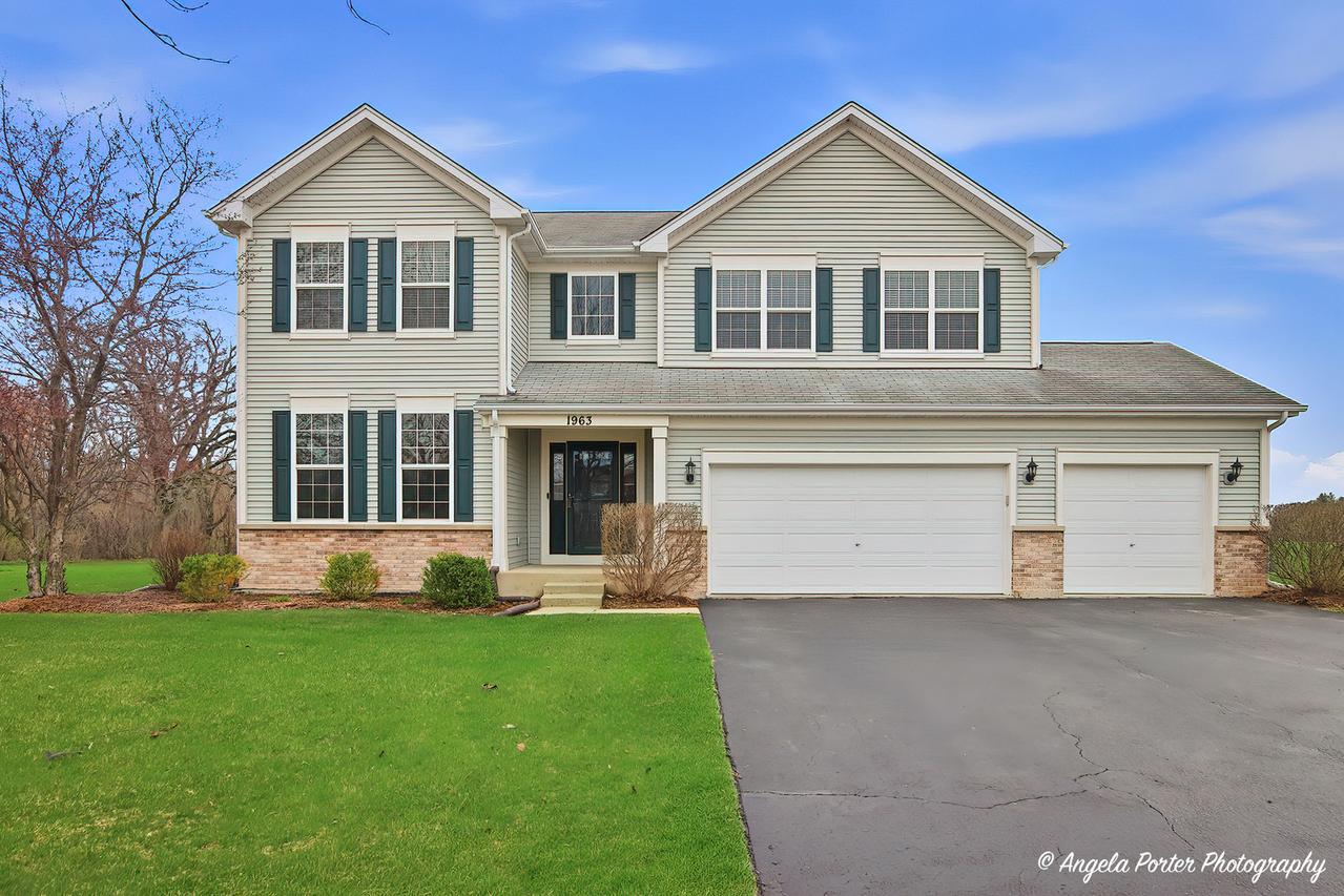 1963 Sycamore Ln., Island Lake, IL 60042
