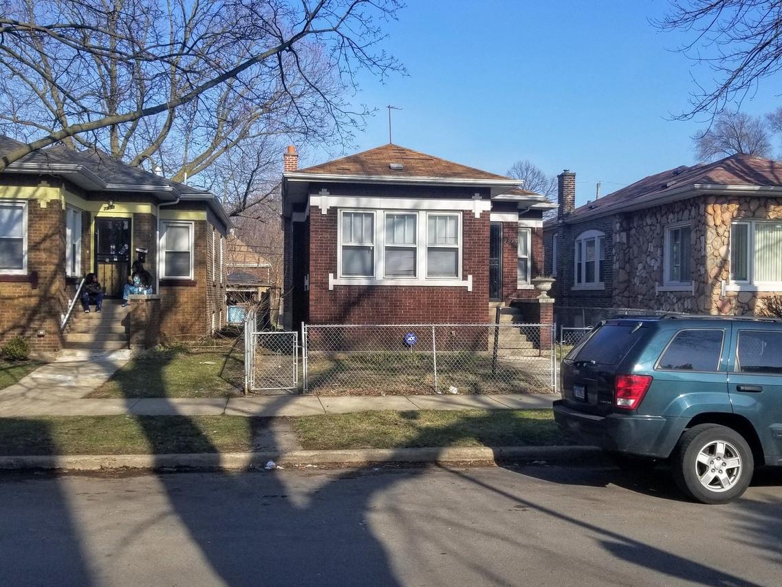 7935 S Kingston Ave., Chicago, IL 60617
