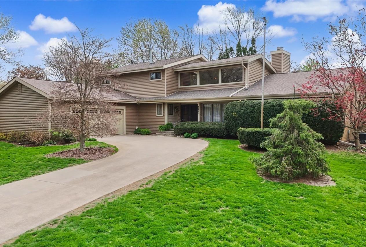 3207 Douglas Woods Dr., Urbana, IL 61802