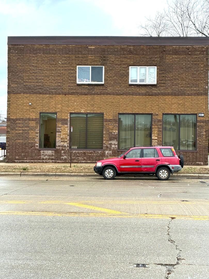 7228 39th St. #2W, Lyons, IL 60534