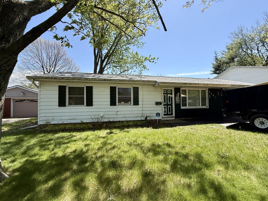 2301 E Rainbow View, Urbana, IL 61802