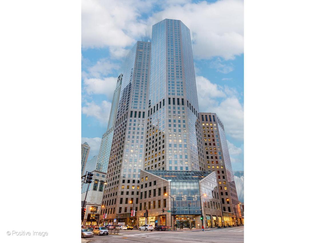 950 N Michigan Ave. #2305, Chicago, IL 60611