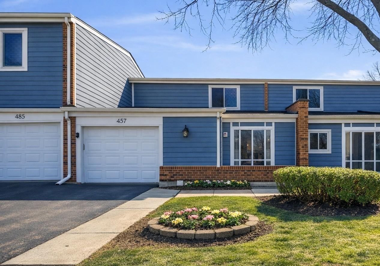 437 Maple Dr., Wheeling, IL 60090