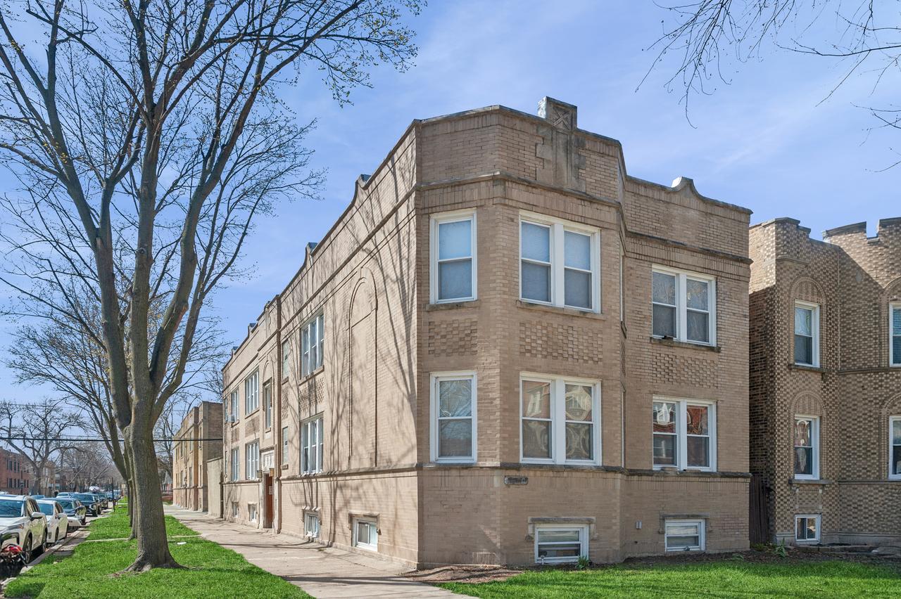 2440-42 W Ardmore Ave., Chicago, IL 60659