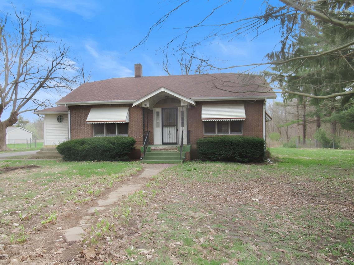 11 Dequimpal St., Westville, IL 61883