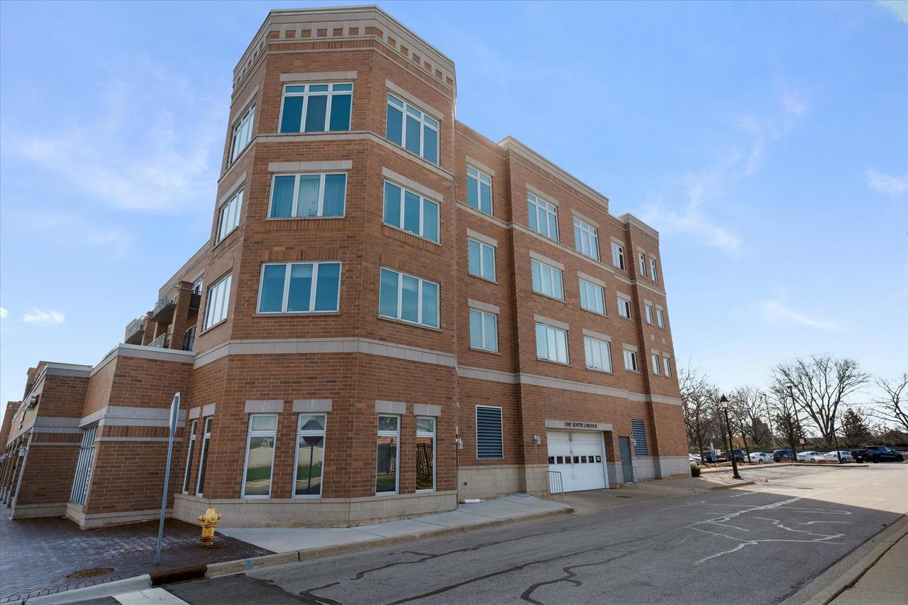 1 S Lincoln Ave. #311, Lombard, IL 60148
