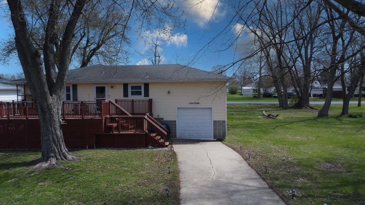 520 N 6th St., Watseka, IL 60970