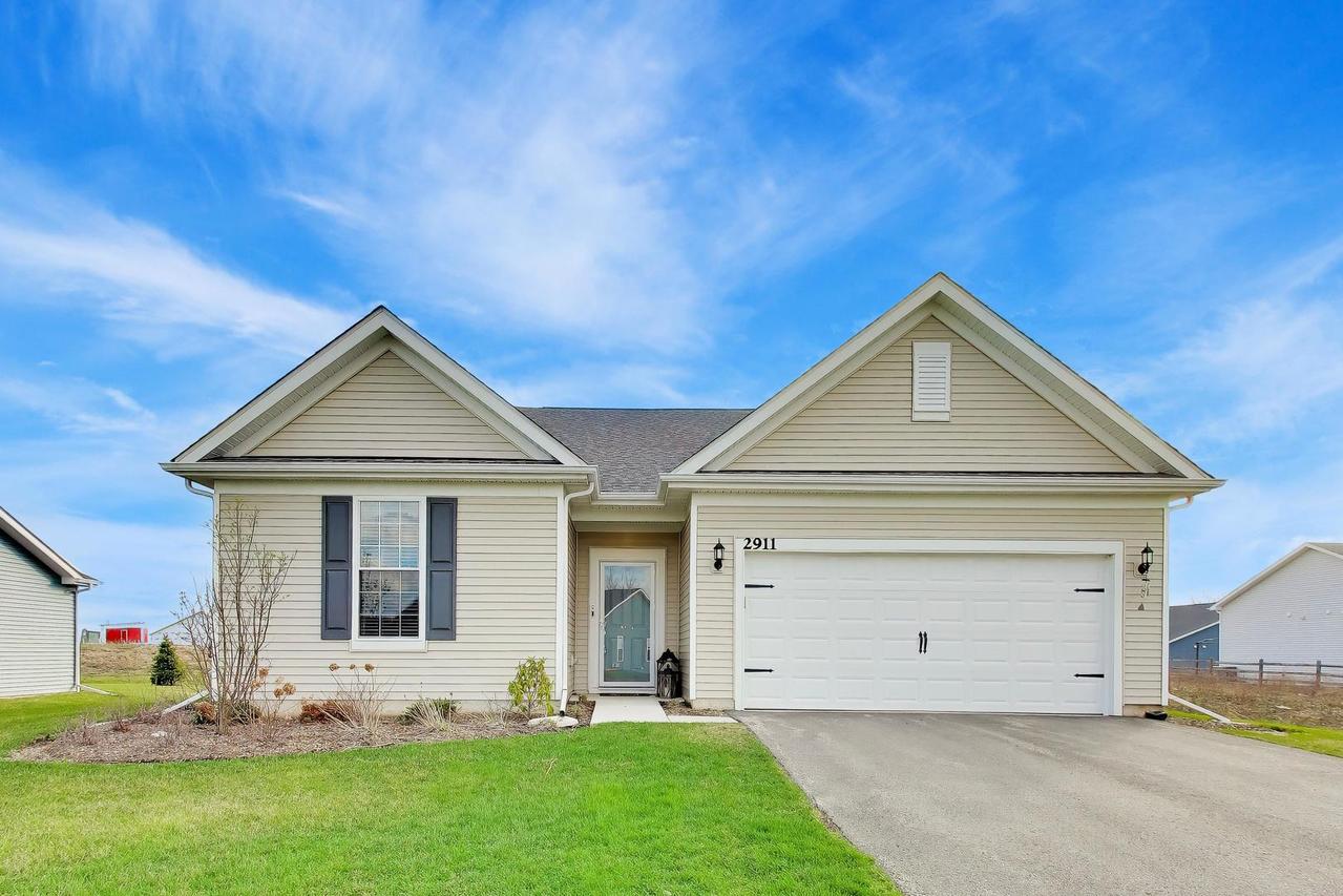 2911 Briargate Dr., Lindenhurst, IL 60046