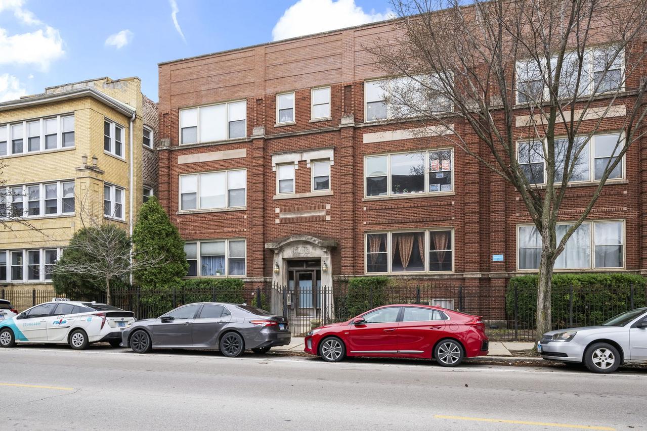 829 W Lawrence Ave. #3, Chicago, IL 60640
