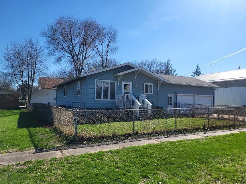 1404 17th Ave., Viola, IL 61486