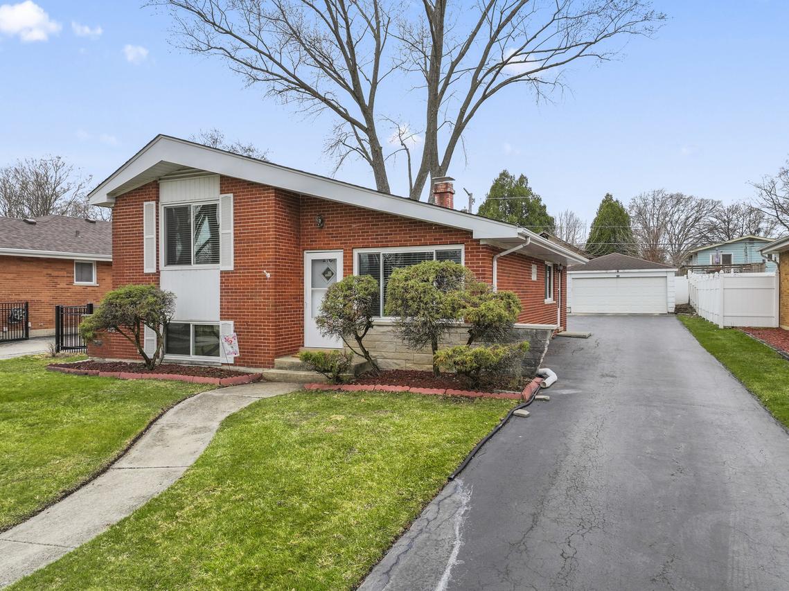 216 N Lombard Ave., Lombard, IL 60148