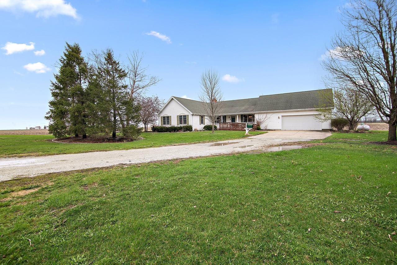 2078 N 1100 Rd., Danforth, IL 60930