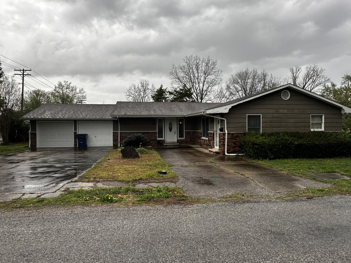 1303 E 4th St., West Frankfort, IL 62896