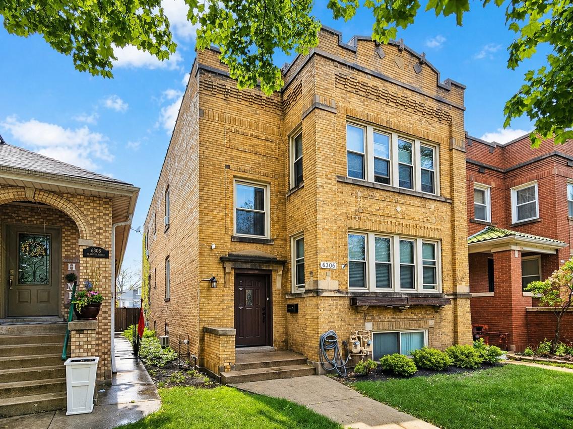 6306 W Holbrook St., Chicago, IL 60646