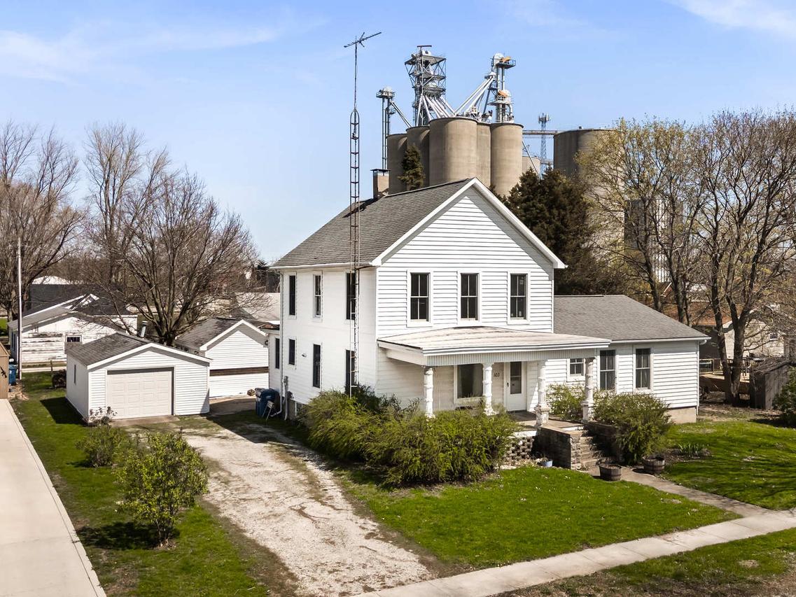 103 W Wood St., Colfax, IL 61728