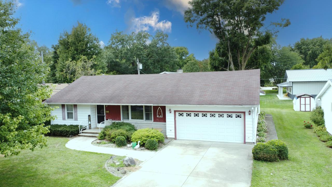 905 S 4th St., Watseka, IL 60970