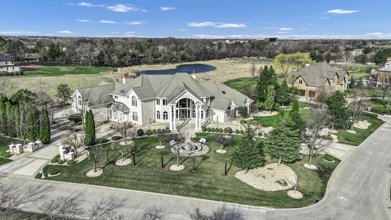 15 Terra Vita Ct., South Barrington, IL 60010