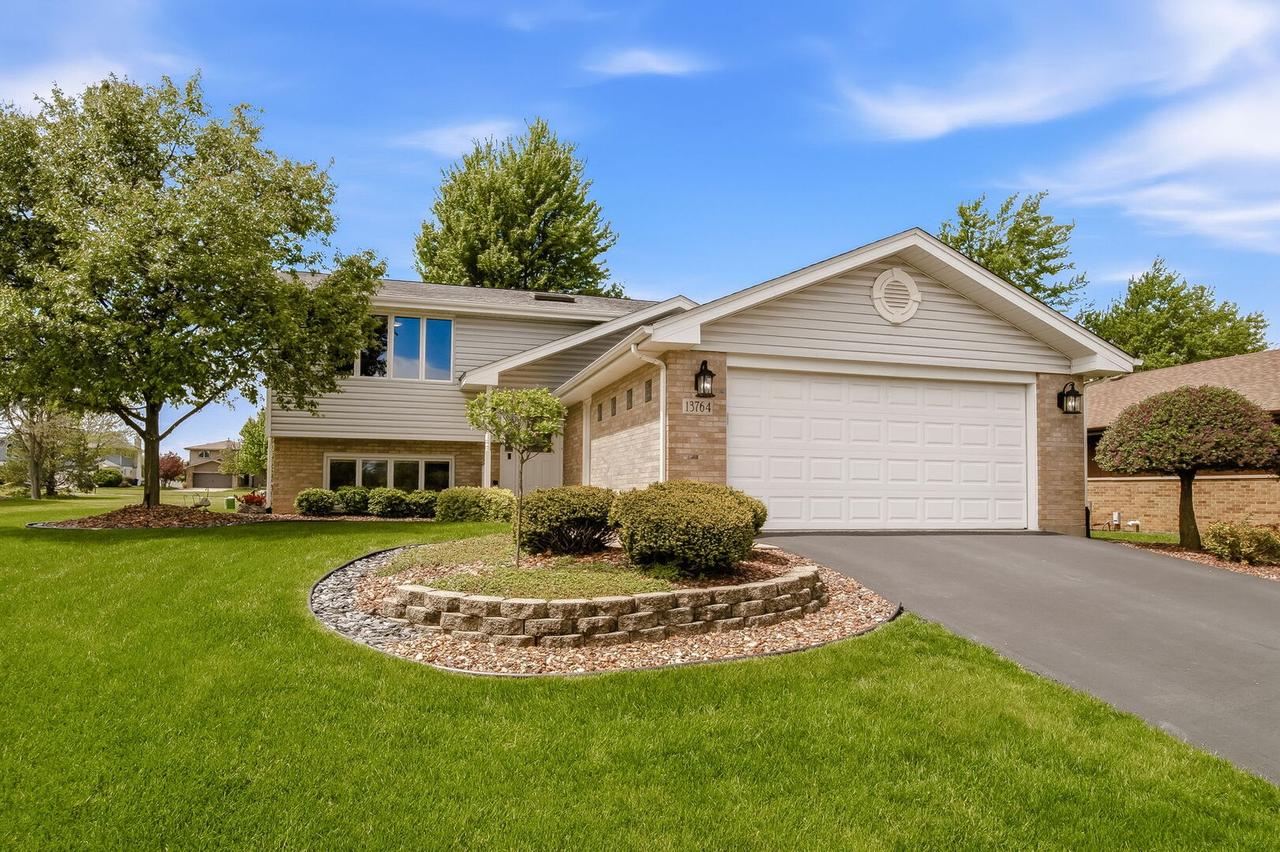 13764 W Deervalley Dr., Homer Glen, IL 60491