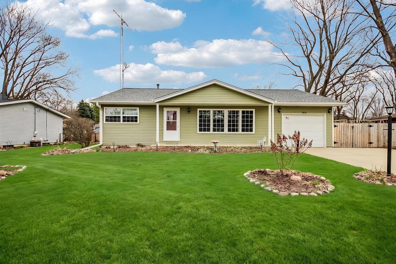 1618 Pine Tr., Sycamore, IL 60178