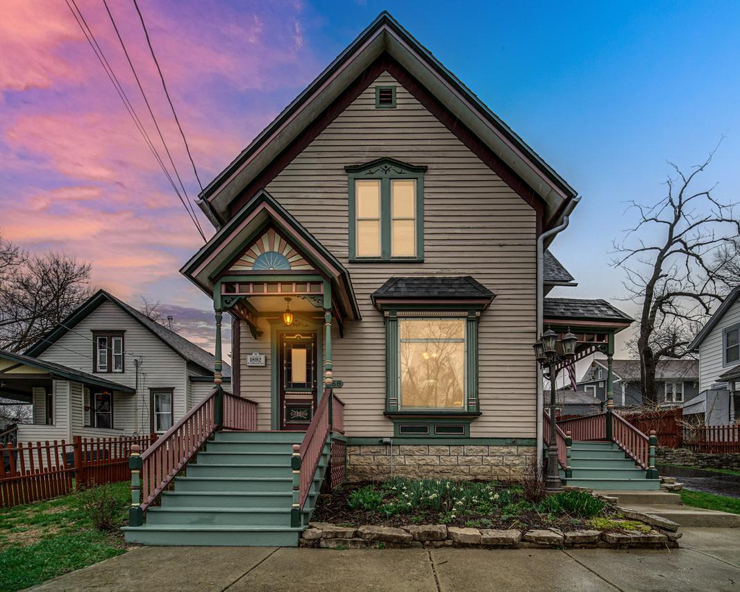 268 Seneca St., Elgin, IL 60120
