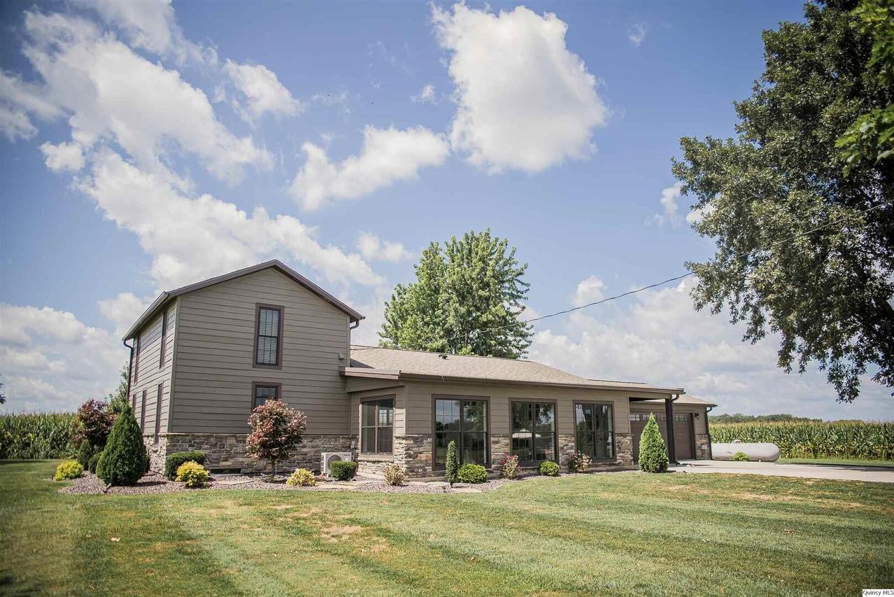 1737 N 2250th Pl., Mendon, IL 62351