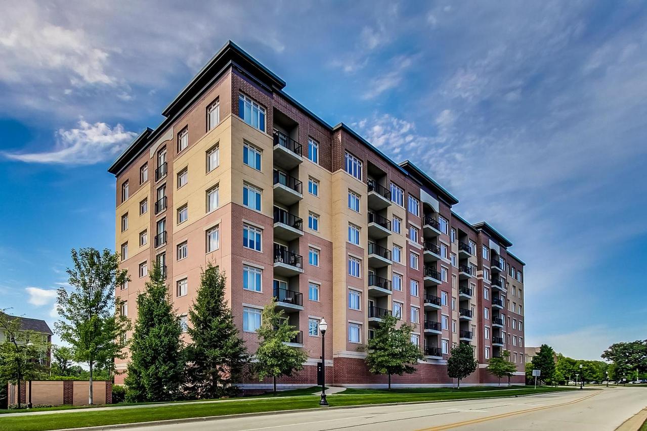 1199 E Port Clinton Rd. #701, Vernon Hills, IL 60061