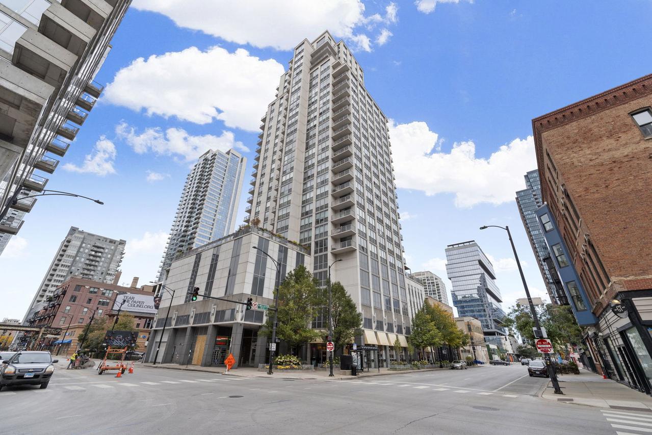 200 W Grand Ave. #903, Chicago, IL 60654