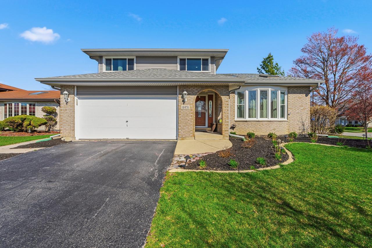 16951 Shannon Dr., Tinley Park, IL 60477