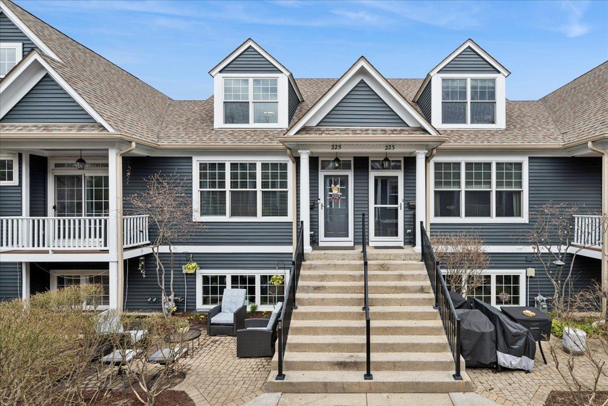 225 5th St., Libertyville, IL 60048