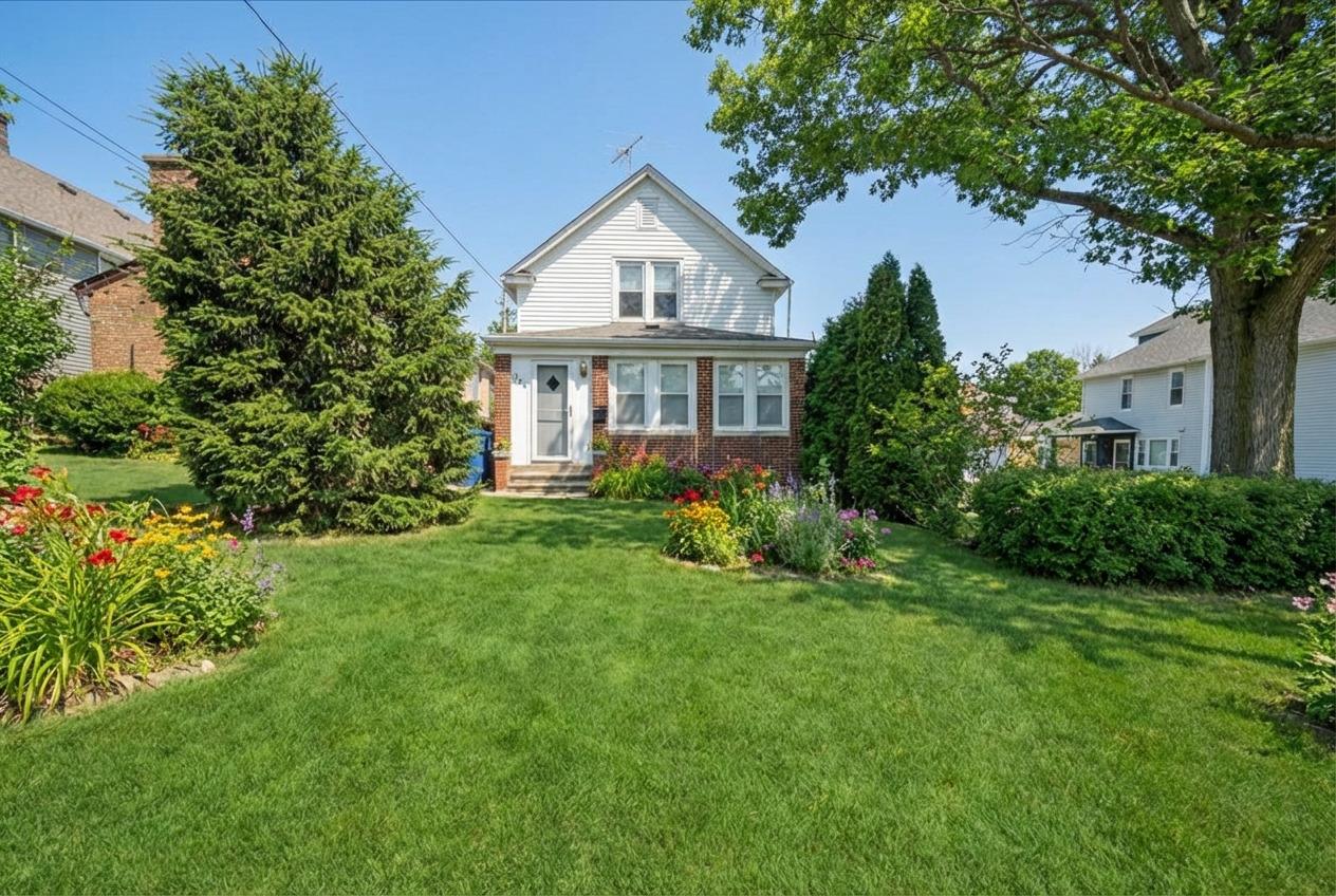 225 Burchell Ave., Highwood, IL 60040