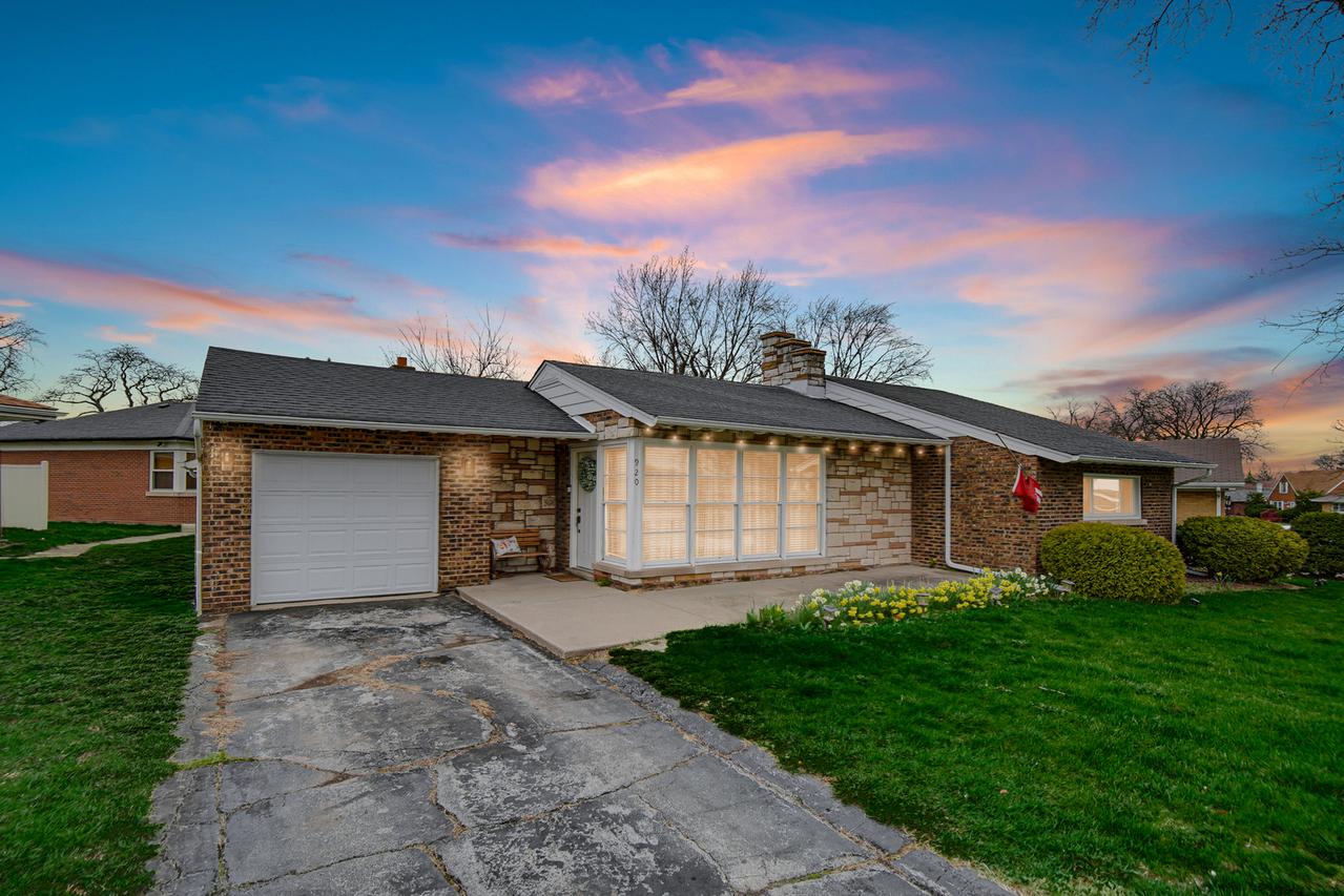 920 Theresa Ln., Chicago Heights, IL 60411