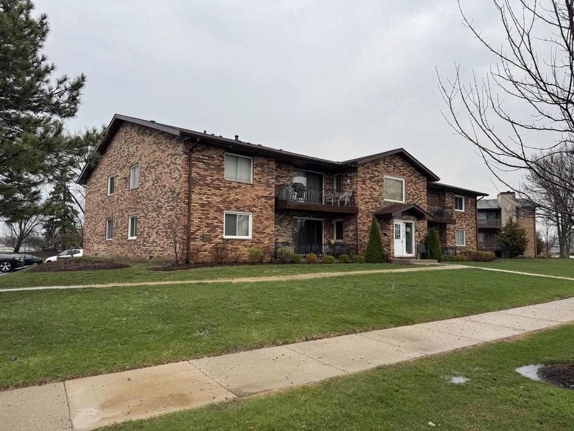 344 Sheridan Dr. #1C, Willowbrook, IL 60527