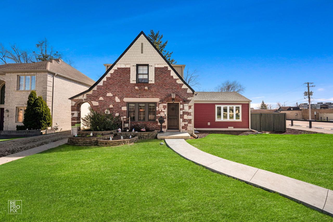 120 E Fremont Ave., Elmhurst, IL 60126